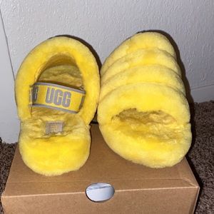 Ugg slippers kids size 4